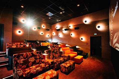 Filmpalasts gro&szlig;e Inhaltsbibliothek